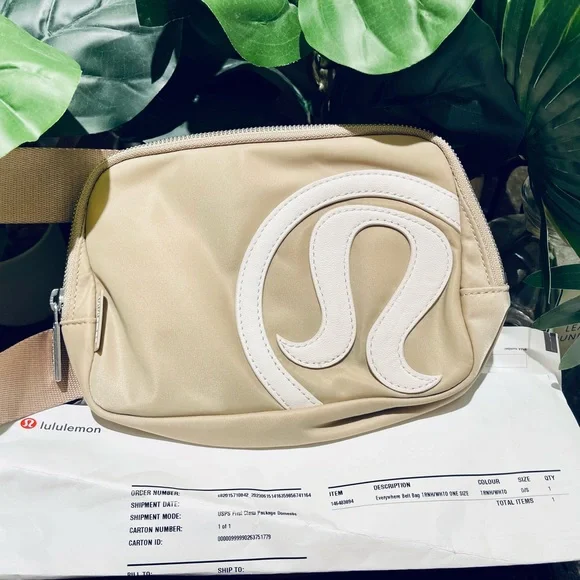 NWT Lululemon 1L Belt Bag LIMITED EDITION EXCLUSIVE in Trench/White Opal Logo - Picture 2 of 11